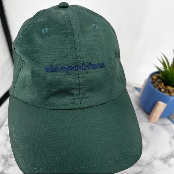 Vineyard Vines Hunter Green Nylon Adjustable Hat Waterproof Outdoor Golf Boating - Picture 2 of 7